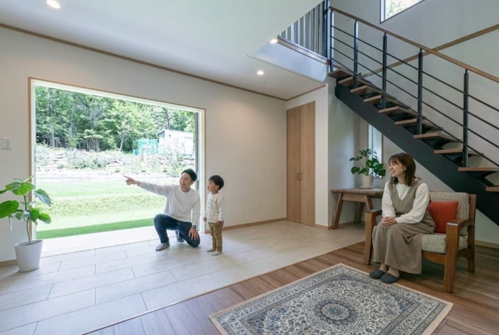 明るく開放的なリビングダイニング